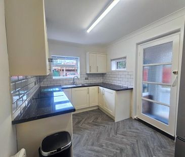2 bedroom ground floor flat to rent - Photo 6