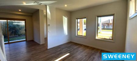 Low Maintenance Townhouse - Photo 2