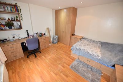2 bedroom Flat in Cardigan Road, Leeds - Photo 4