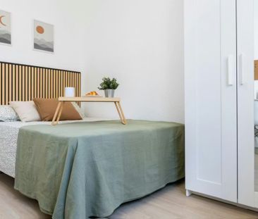 Calle Jacinto Benavente, Getafe, Community of Madrid 28902 - Photo 1