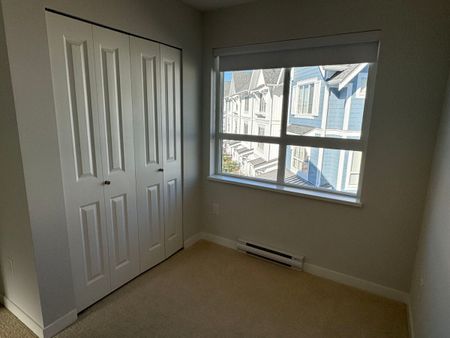 3 Bedroom Townhome with Clubhouse & Gym! - Photo 3