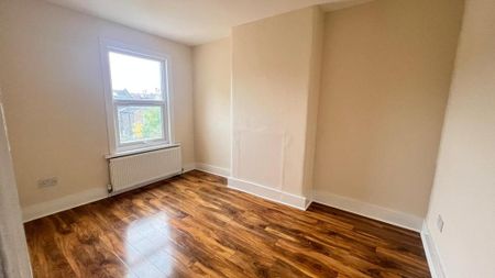 4 bedroom terraced house to rent - Photo 5