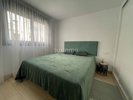 Semi-detached house with pool for rent - Photo 2