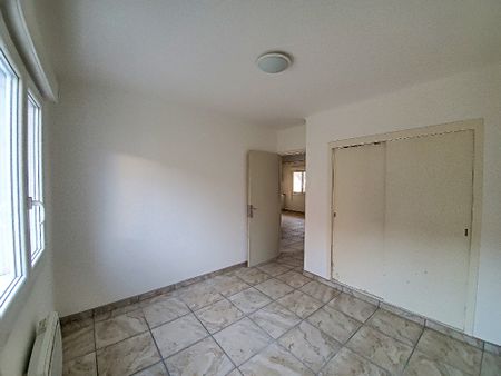 Avignon : Appartement T3 récent et climatisé avec balcon et parking, - Photo 2