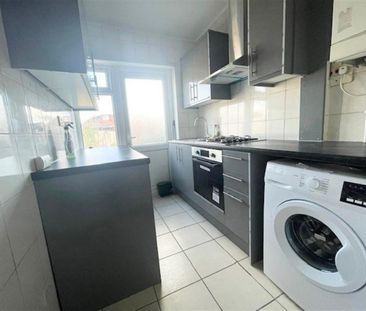 3 bedroom House To Let - Photo 4