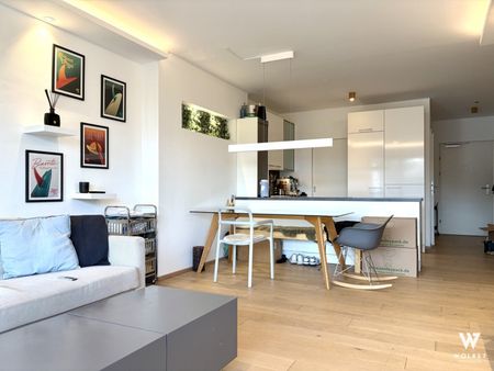 Moderne 3-Zimmer-Wohnung mit großer Loggia und Tiefgaragenstellplatz und POOL! - Photo 2