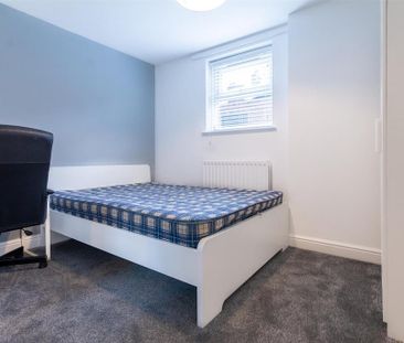 4 bedroom flat to rent - Photo 1