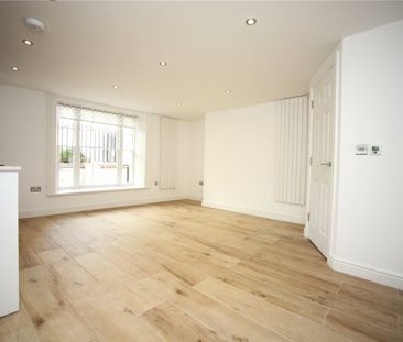 Montpellier Drive, - Photo 2