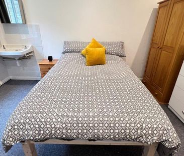 1 bedroom in a house share to rent - Photo 3