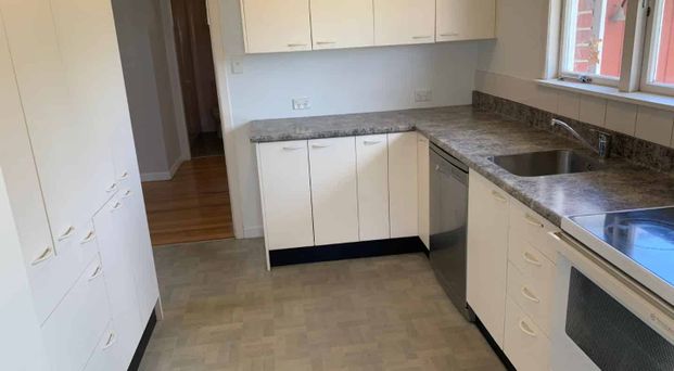 Classic three Bedroom family home - Photo 1