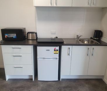 This studio room, featuring a private ensuite, a kitchenette suitab... - Photo 2