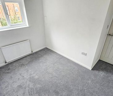 2 bedroom end of terrace house to rent - Photo 6