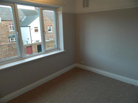 3 bedroom semi-detached house to rent - Photo 4