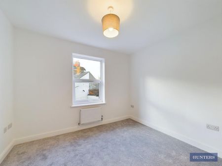 1 bedroom Flat To Let - Photo 2