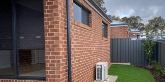 Modern 2- Bedroom Townhouse in Springdale Heights - Photo 3