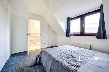 1 bedroom in a house share to rent - Photo 2