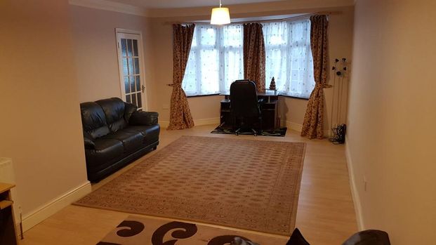 4 bedroom semi-detached house to rent - Photo 1