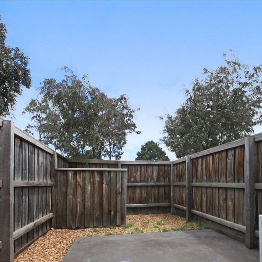 2A/188 Gordons Road, South Morang VIC 3752 - Townhouse For Rent | Domain - Photo 1