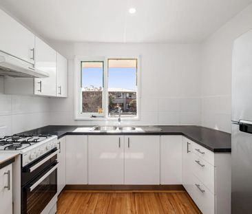 Comfortable 3-Bedroom Home in a Quiet Bidwill Location!! - Photo 5