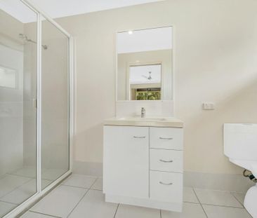 SPACIOUS FAMILY HOME WITH AIR CONDITONING - Photo 5