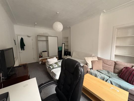 3 bedroom flat share to rent - Photo 1