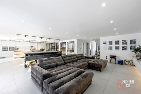 The Vale, Ovingdean, Brighton - Photo 4