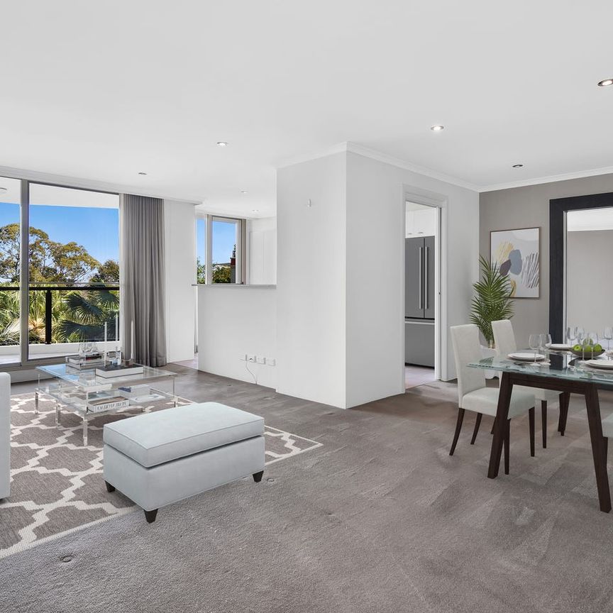 Oversized three bedroom apartment in ultra convenient location - Photo 1