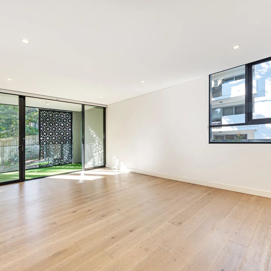 Oversized Three Bedroom Apartment with North Facing Balcony - Photo 1