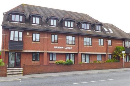 1 bedroom retirement property to rent - Photo 5