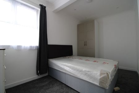 4 Bed End Terrace, Lammermoor Road, SW12 - Photo 3