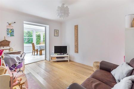 Grange Road, Woking - 4 bedrooms Property for lettings - Seymours - Photo 4