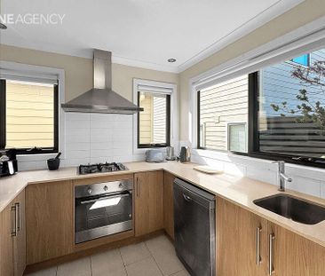 Stylish, Spacious & Low Maintenance - Photo 6