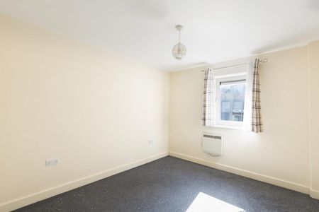 2 Bed Flat - Photo 4