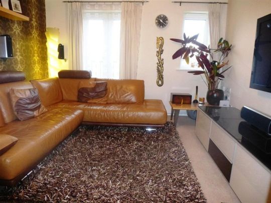 PETERBOROUGH - Photo 1