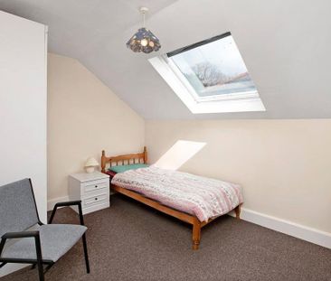 5 bedroom end of terrace house to rent - Photo 4