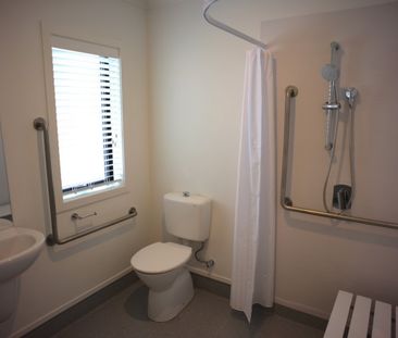 Fully furnished, self contained, studio room! - Photo 6