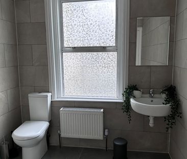 Room in a Shared House, Walm Lane, NW2 - Photo 5