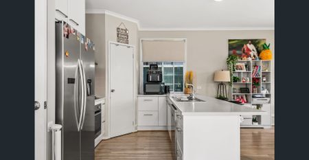 Stylish Modern Living - Photo 4