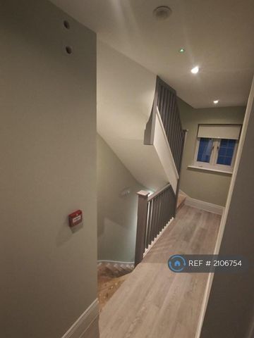 1 bedroom in a house share to rent - Photo 3