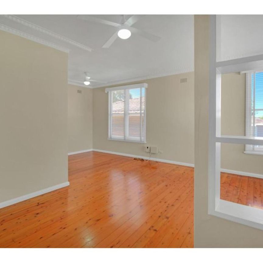 9 London Drive, West Wollongong, NSW 2500 - Photo 1