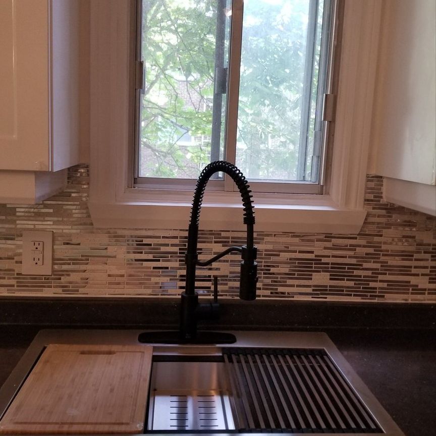 Longueuil – Super grand logement 5 1/2 à louer – Chauffé – Hydro-Québec compris – Rénové - Photo 1