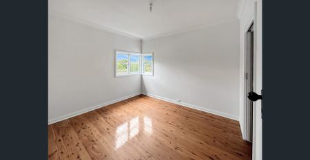 Large 2 Bedroom Home - Photo 4