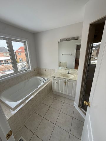 For Lease - 121 Wharnsby Drive, Toronto, Ontario - Photo 2