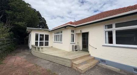 LARGE FAMILY HOME - 4 BED 2 BATH - Photo 4