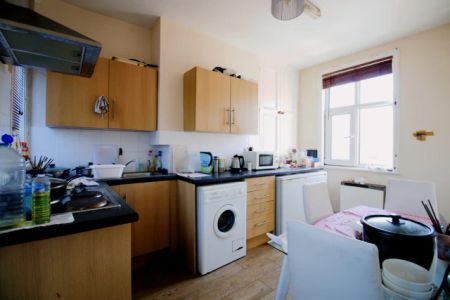 4 Bed / 2 Bath - Photo 4