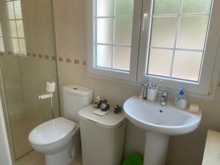 FOR RENT: SPACIOUS AND ELEGANT VILLA IN MORAIRA with 4 bedrooms for LONG TERM - Photo 5