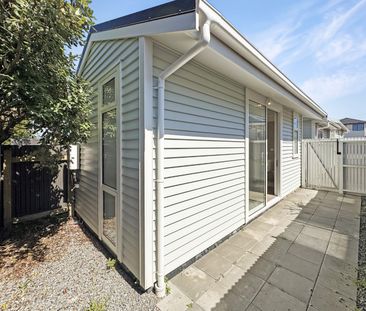 Welcome home to 81A Endeavour Street - Photo 3