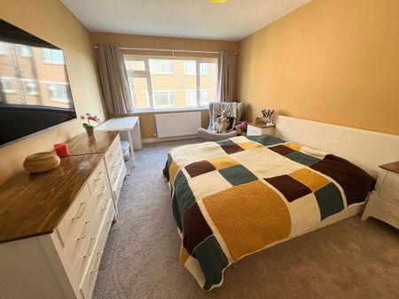 LABURNUM HOUSE, REDHILL DRIVE - Photo 3