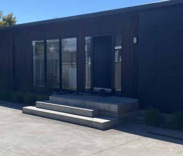 Charming 3-Bedroom, 2-Bathroom Home - Photo 5