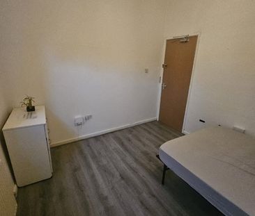 Room in a Shared House, High Street, B66 - Photo 3